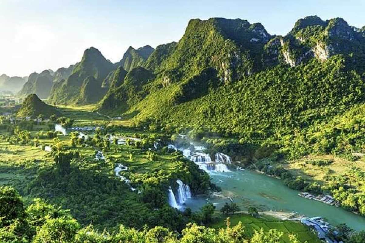 Cảnh quan thiên nhiên khu suối khoáng Kim Bôi
